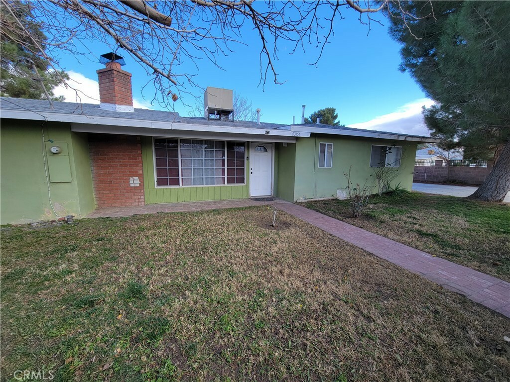 Property Photo:  43156 7th Street E  CA 93535 