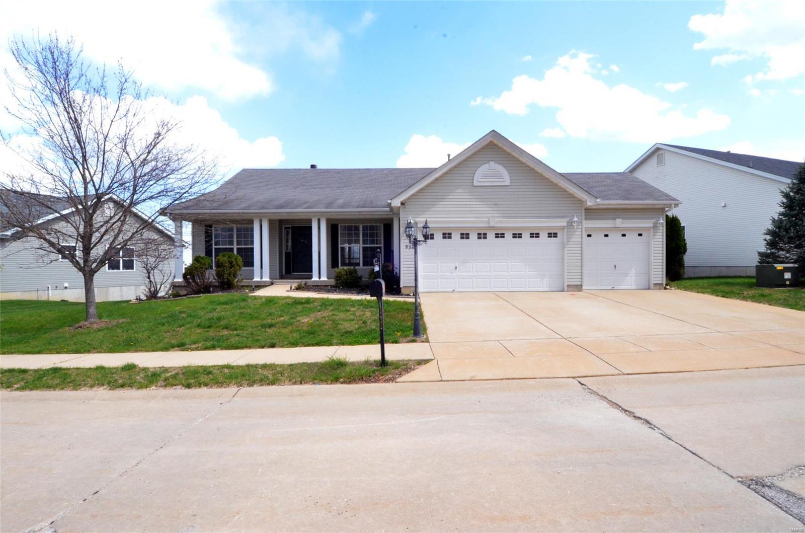Property Photo: 936 Palamino Path MO 63049
