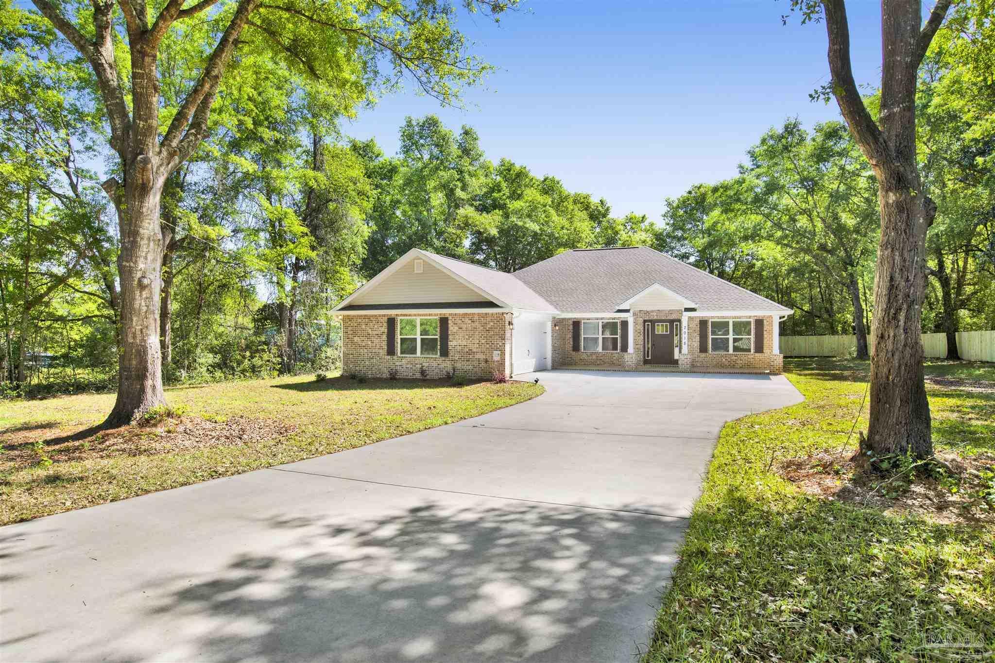 Property Photo: 7018 Nicholson Dr FL 32577