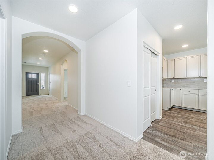 Property Photo: 207 W Newfield Place WA 98837