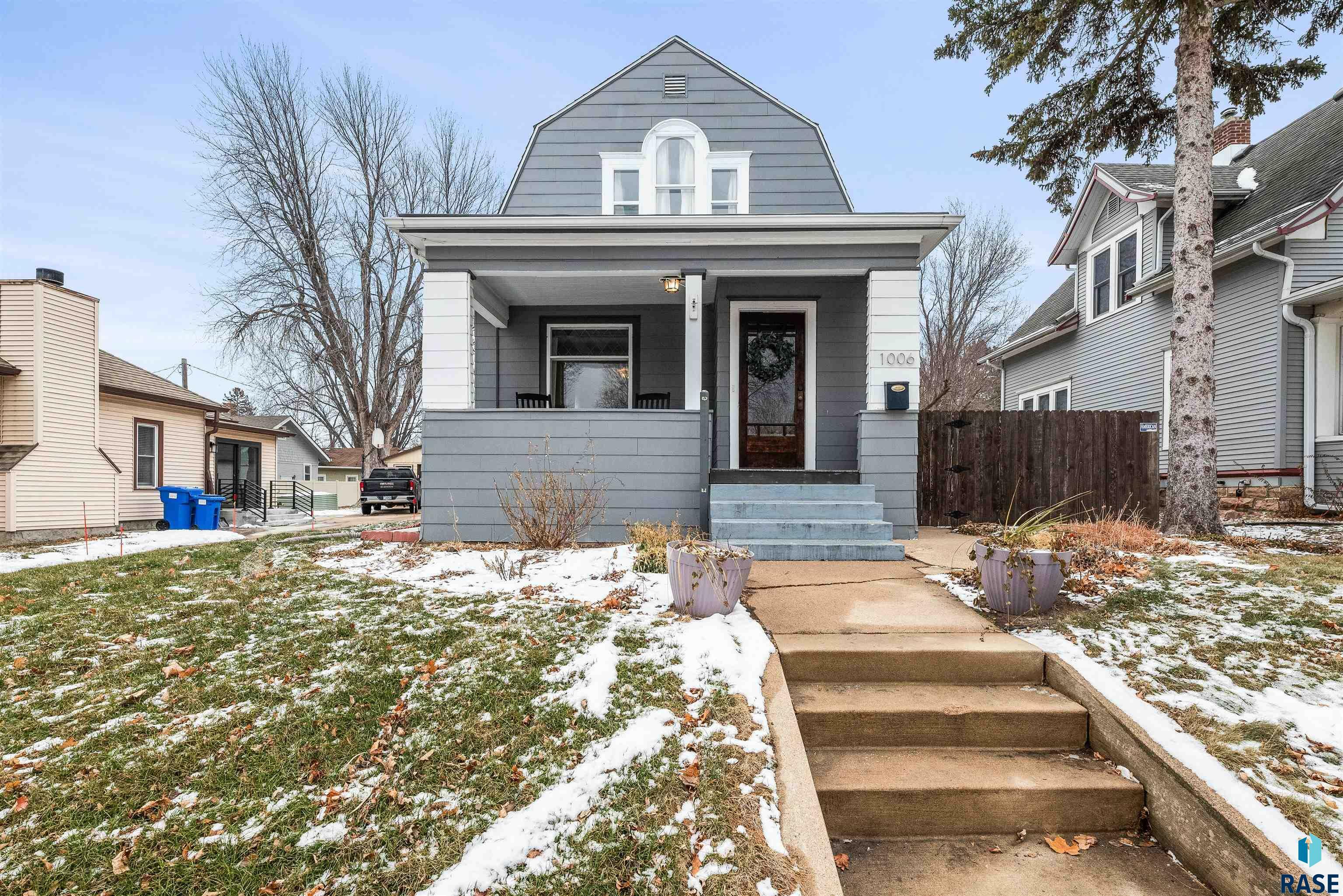 Property Photo:  1006 S 3rd Ave  SD 57105 