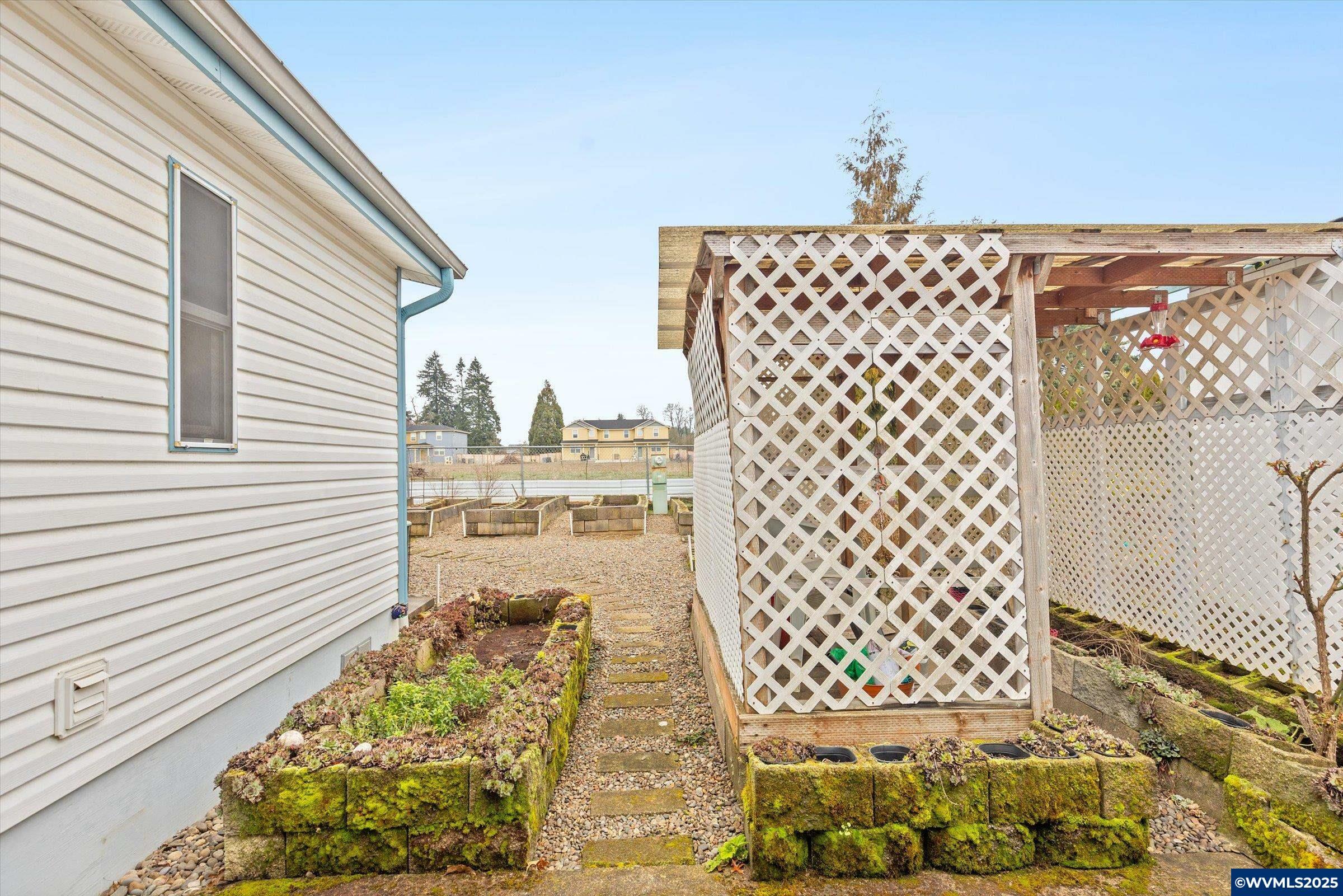 Property Photo: 300 SE Lacreole (#283) Dr 283 OR 97338