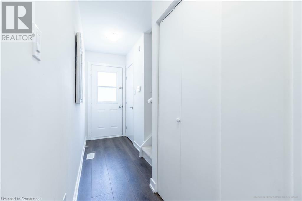 Property Photo:  88 Tunbridge Crescent  ON L8W 1L3 