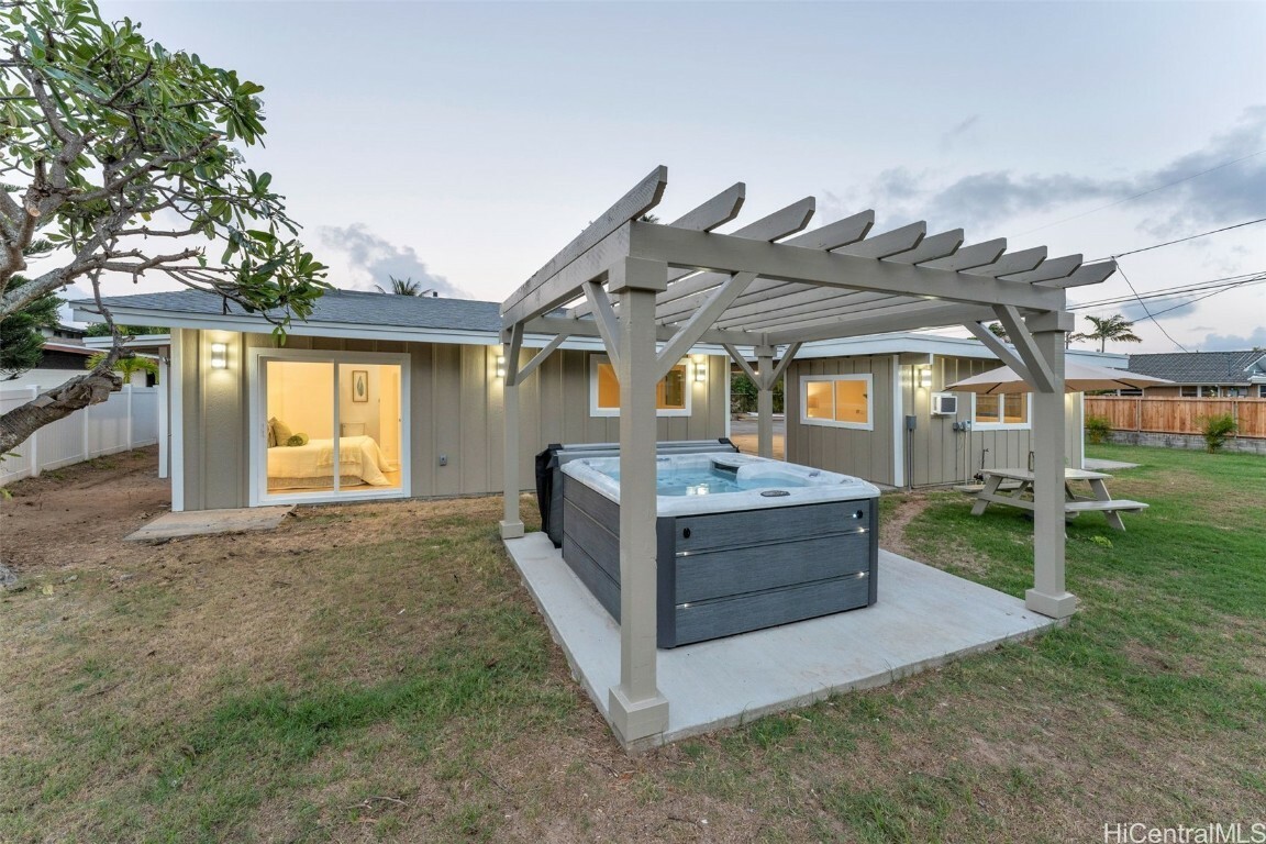 Property Photo:  174 Hauoli Street  HI 96734 