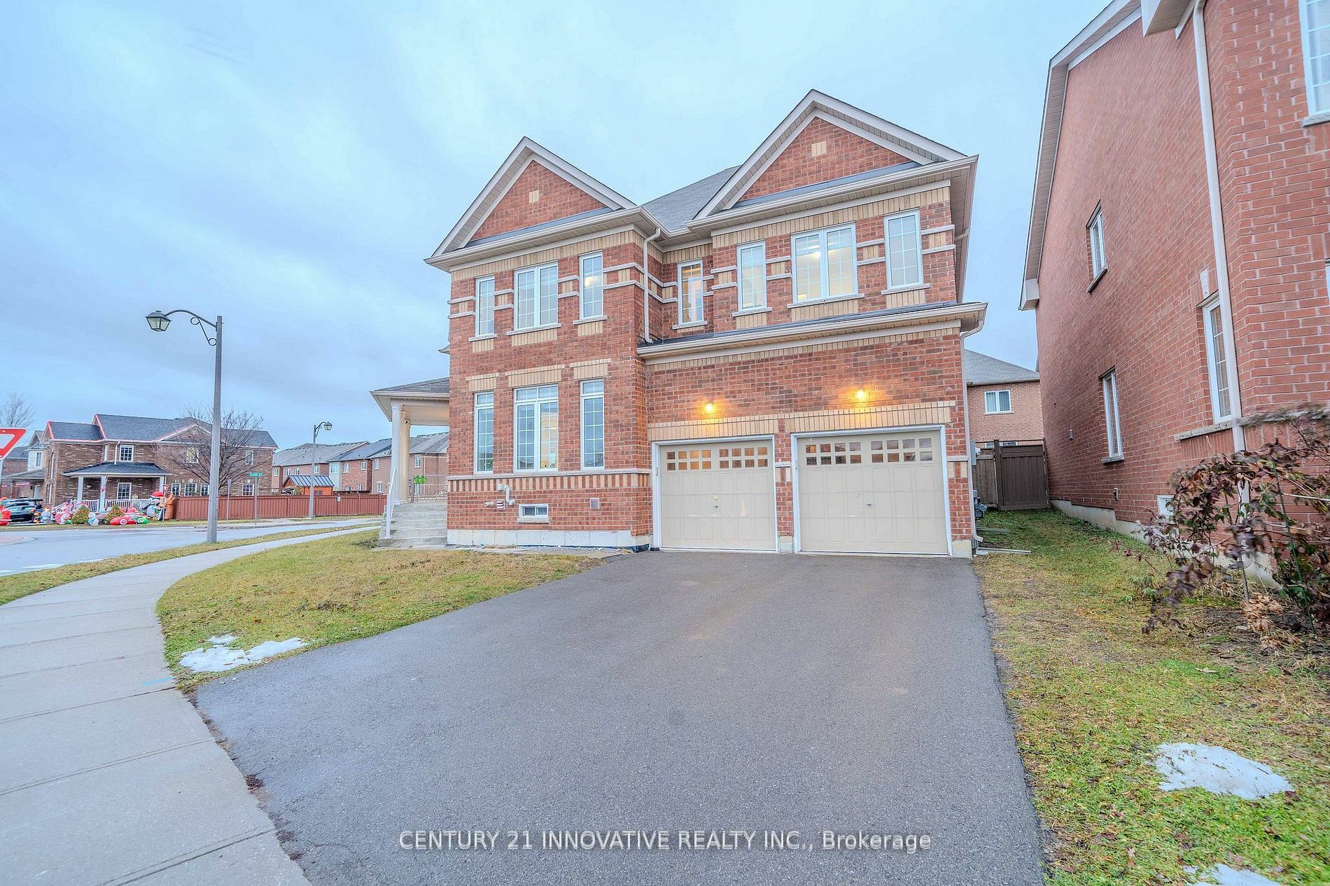 Property Photo:  492 Forsyth Farm Dr  ON L4A 4P1 