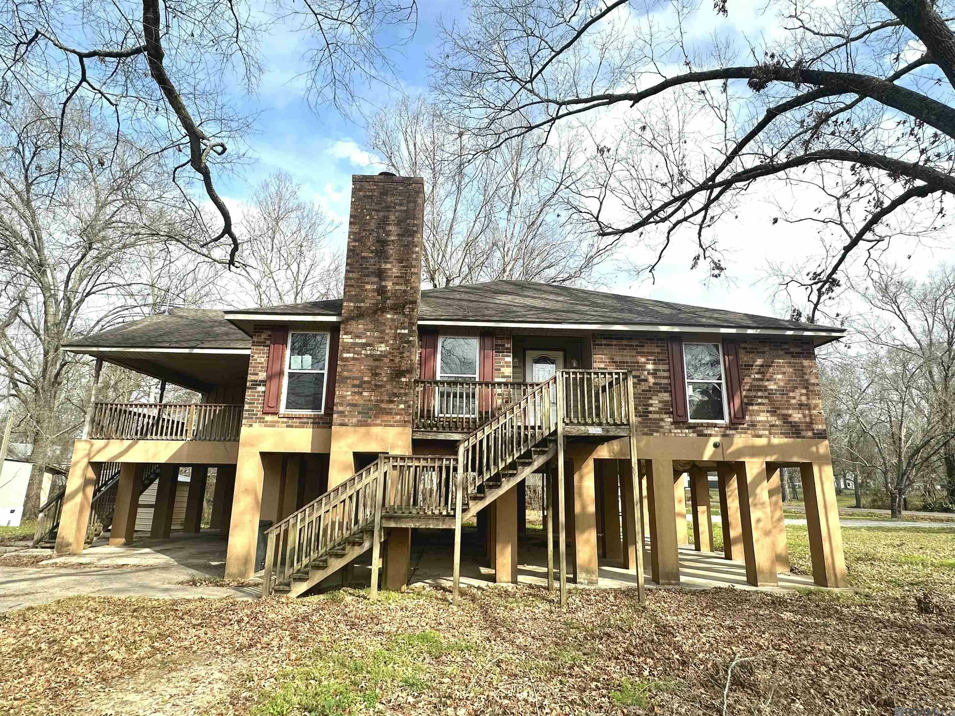 Property Photo: 18564 Ducros Rd LA 70769