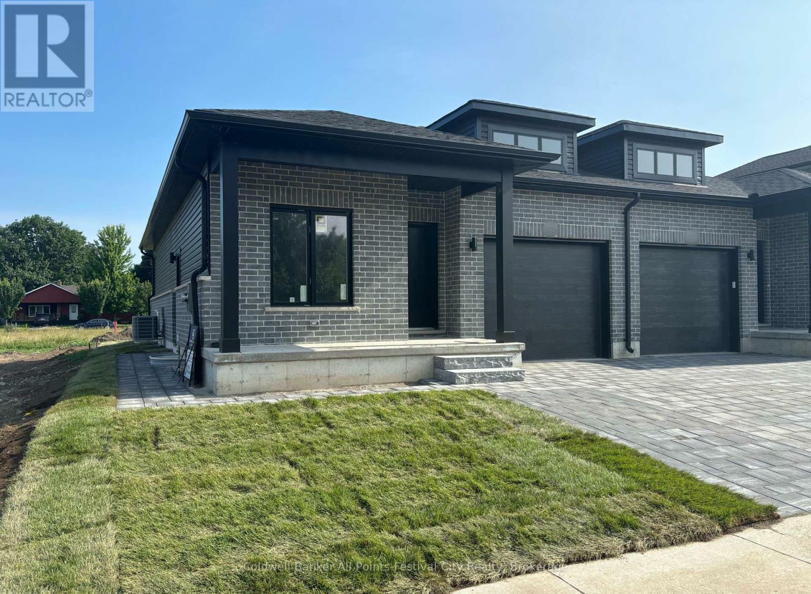 Property Photo:  174 Park Street  ON N7A 1L2 