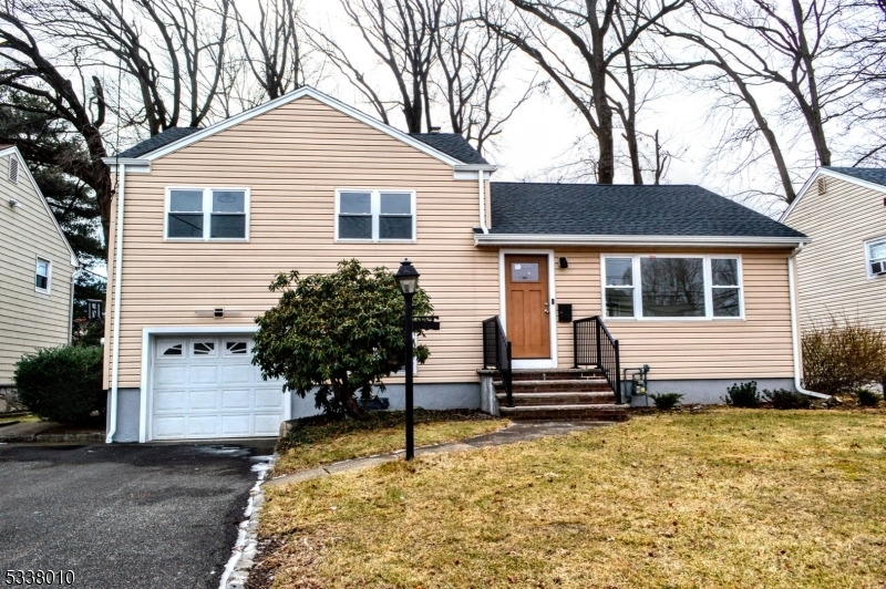 Property Photo:  3 Chester Lang Pl  NJ 07016 