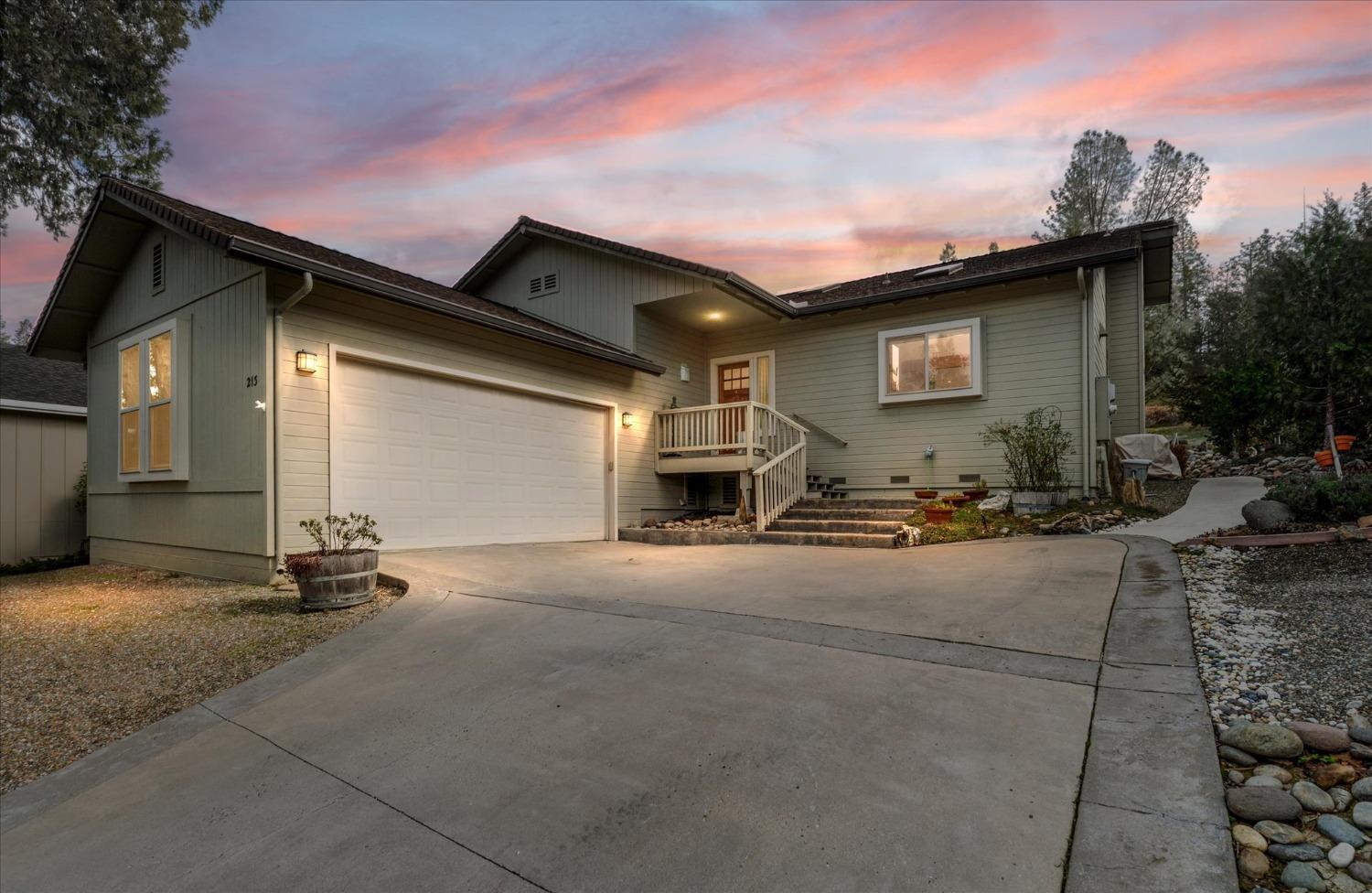 Property Photo: 213 Lupine Lane CA 95247