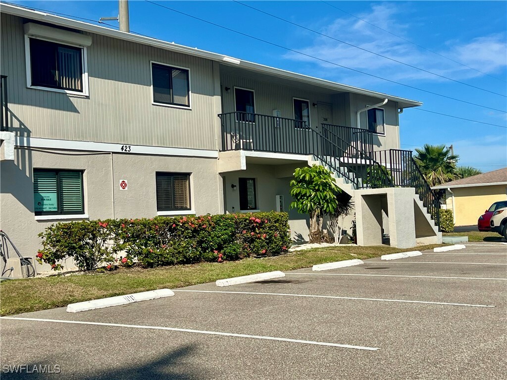 Property Photo:  423 Cape Coral Parkway W 103  FL 33914 