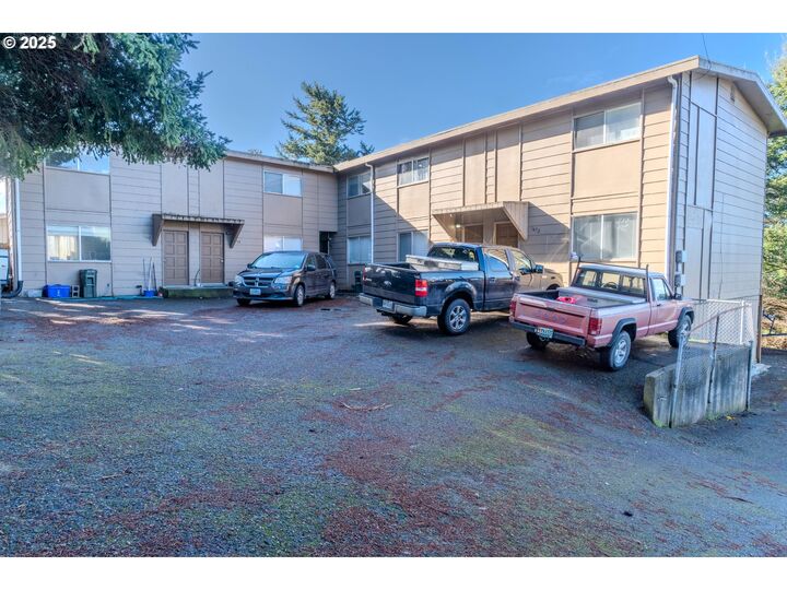 1662 McPherson St  North Bend OR 97459 photo