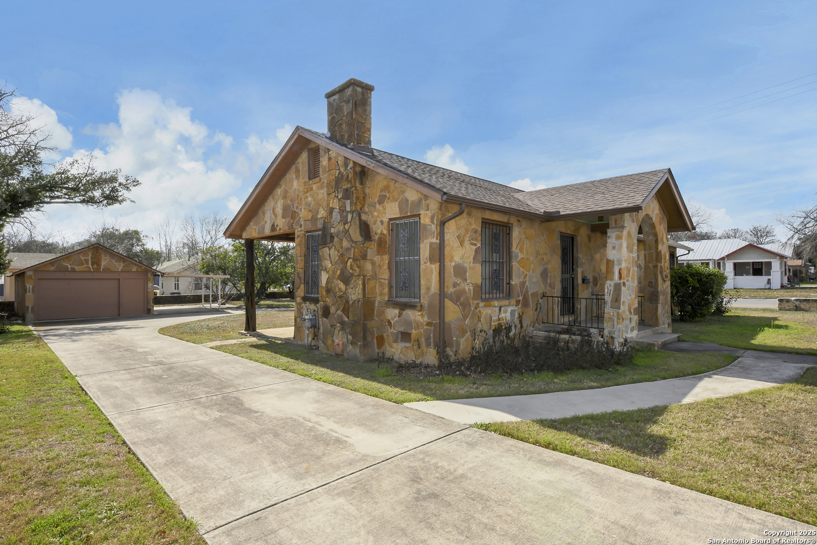 Property Photo:  2106 Steves Ave  TX 78210 