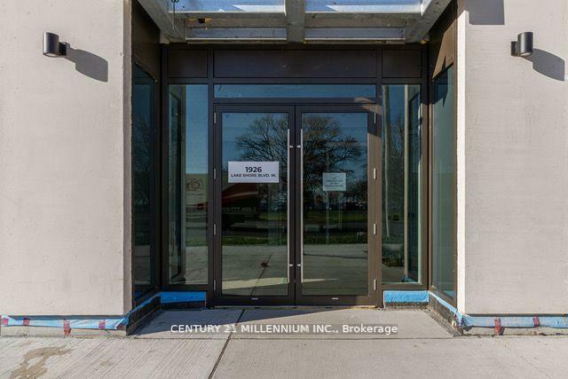 Property Photo: 1926 Lakeshore Boulevard 3009 ON M6S 1A1