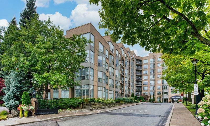 Photo de la propriété:  2511 Lakeshore Road W 319  ON L6L 6L9 