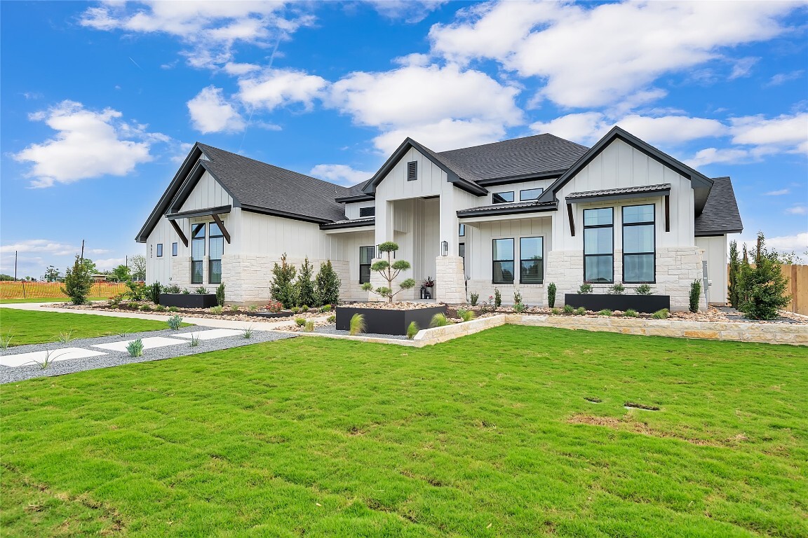 Property Photo: 200 Saddle Springs Road TX 78628
