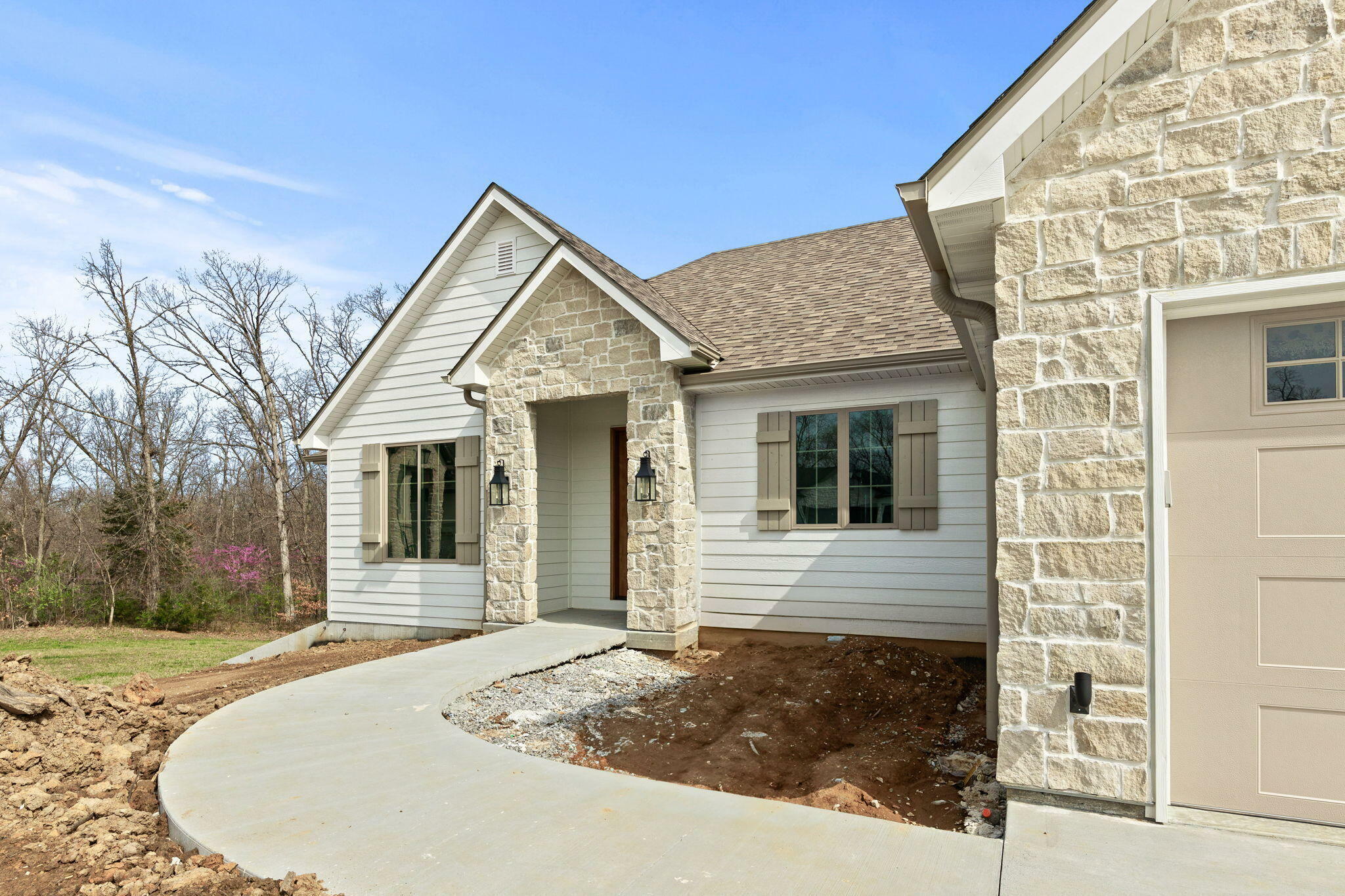 Property Photo: 5000 Regal Ct MO 65203