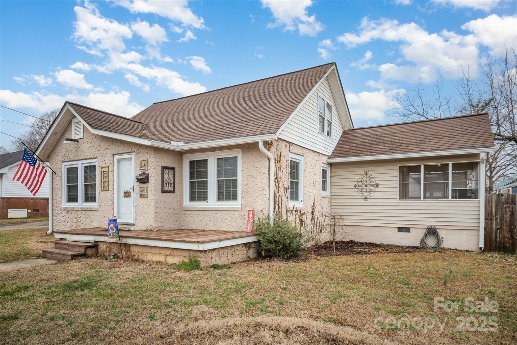 Property Photo:  306 W 2nd Street  NC 28021 