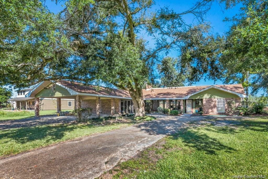 Property Photo: 2212 Bon Vie Drive LA 70665