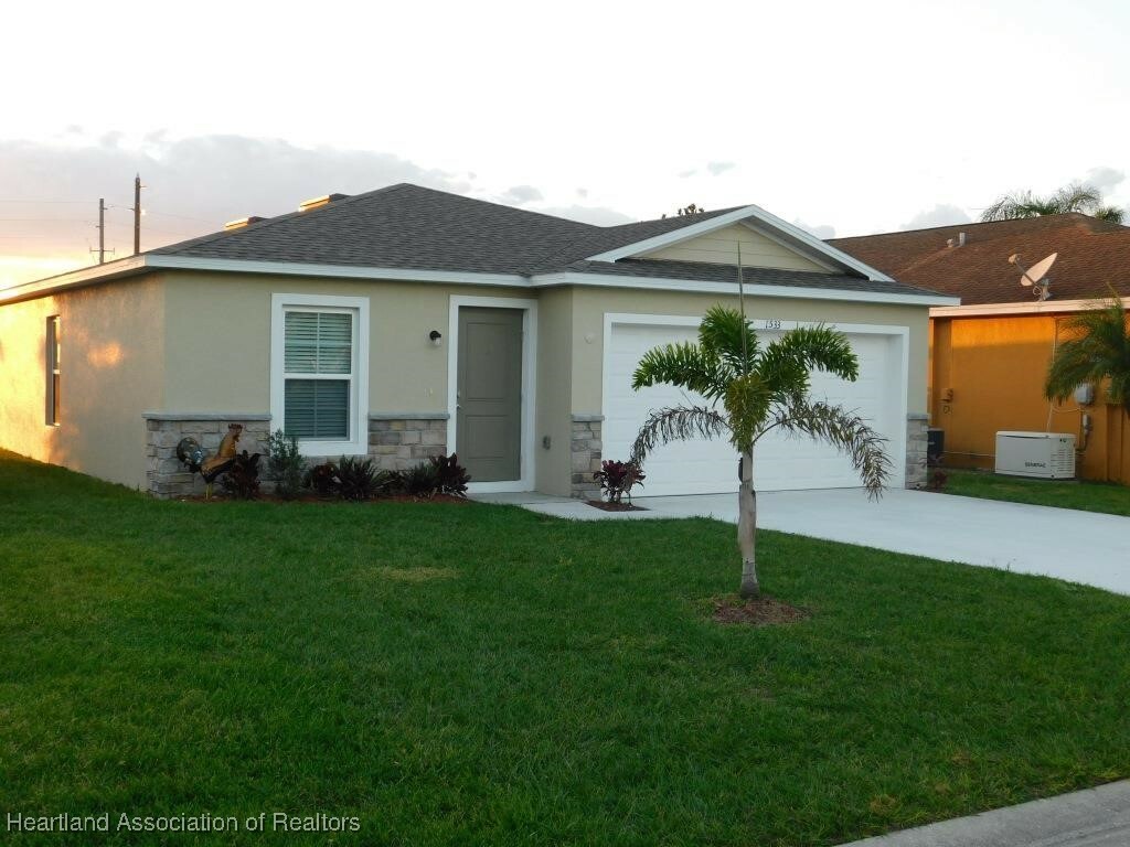 Property Photo:  1533 Stone Ridge Circle  FL 33870 