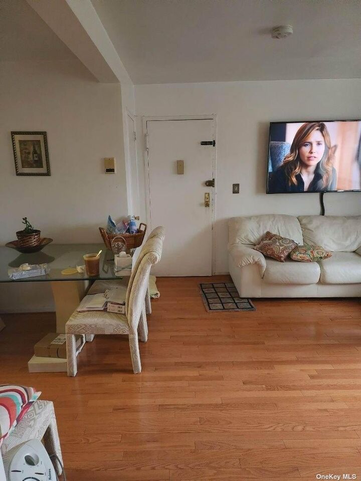 Property Photo:  959 Fenwood Drive 3  NY 11580 