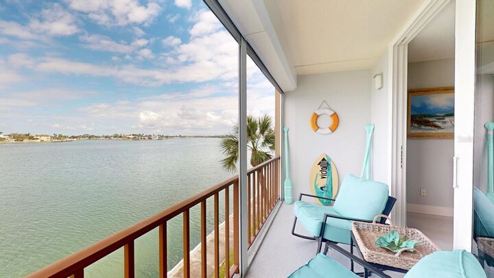 Property Photo:  7910 Sun Island Drive S 305  FL 33707 