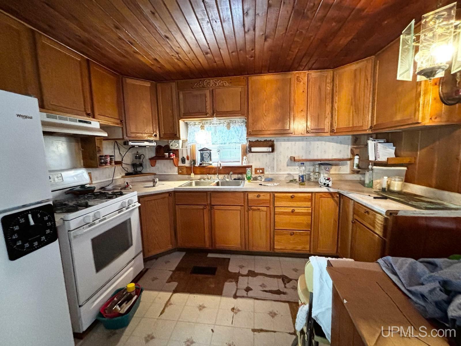 Property Photo:  
