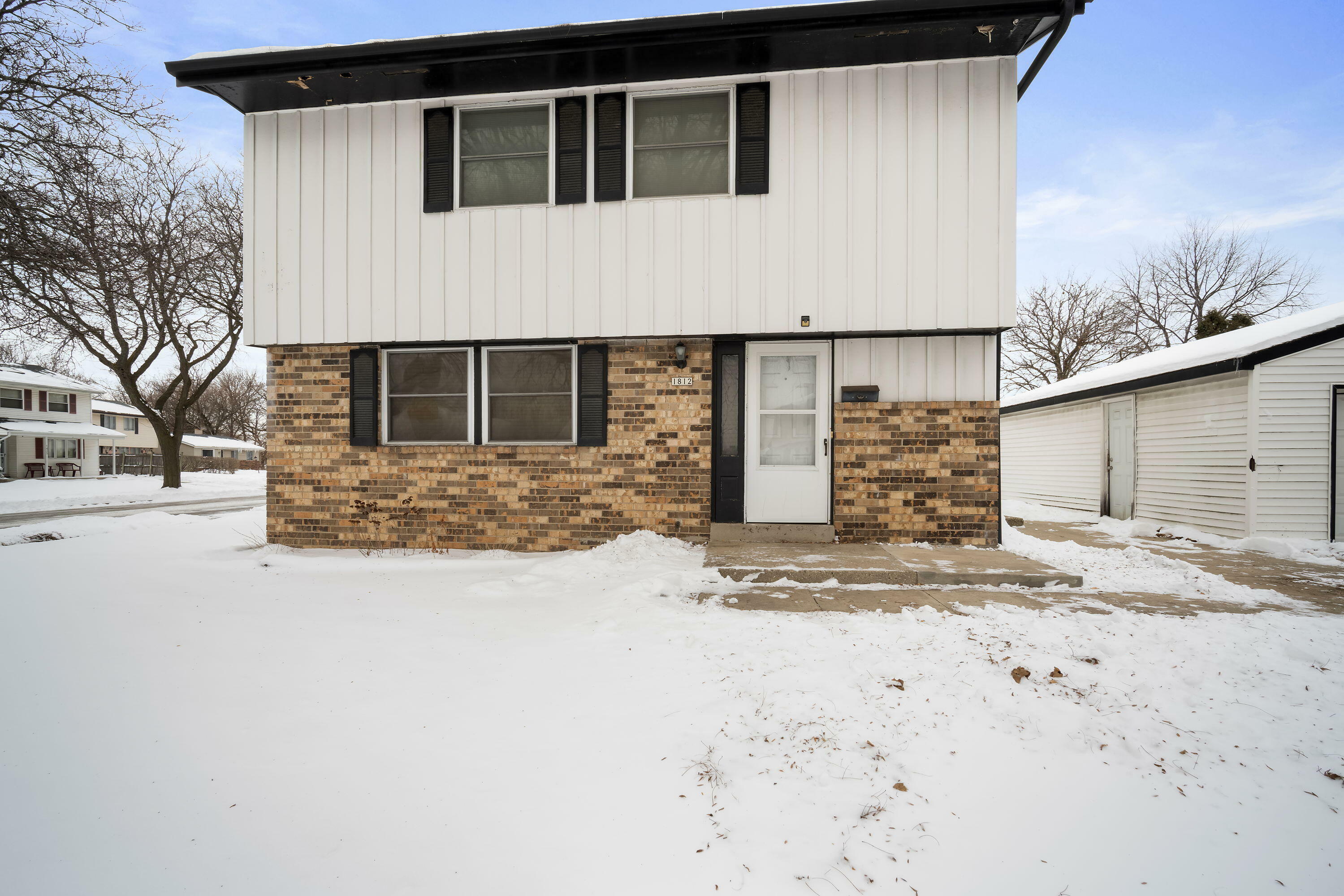 Property Photo:  1812 W Kneeland St  WI 53205 