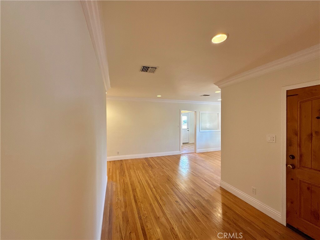 Property Photo:  18705 Sylvan St  CA 91335 