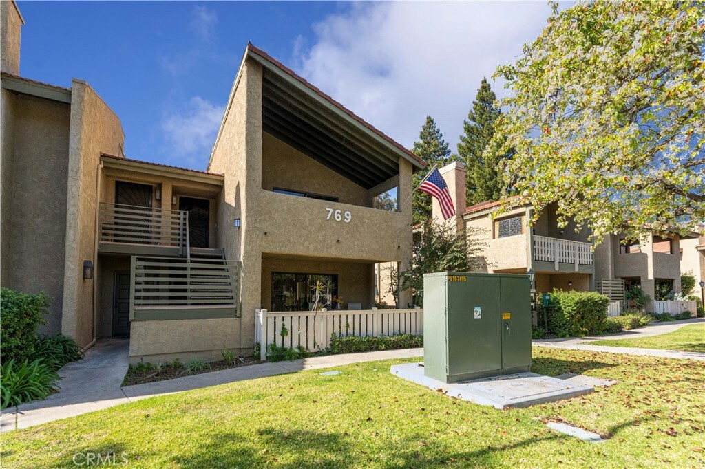 769 Birchpark Circle 207  Thousand Oaks CA 91360 photo