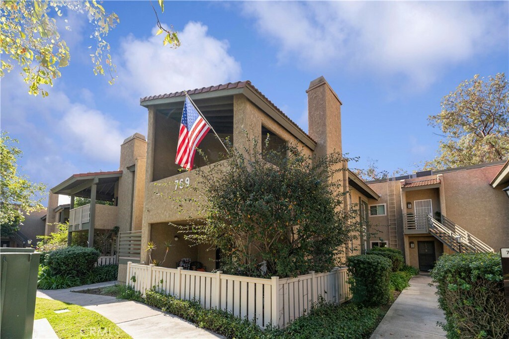 769 Birchpark Circle 207  Thousand Oaks CA 91360 photo