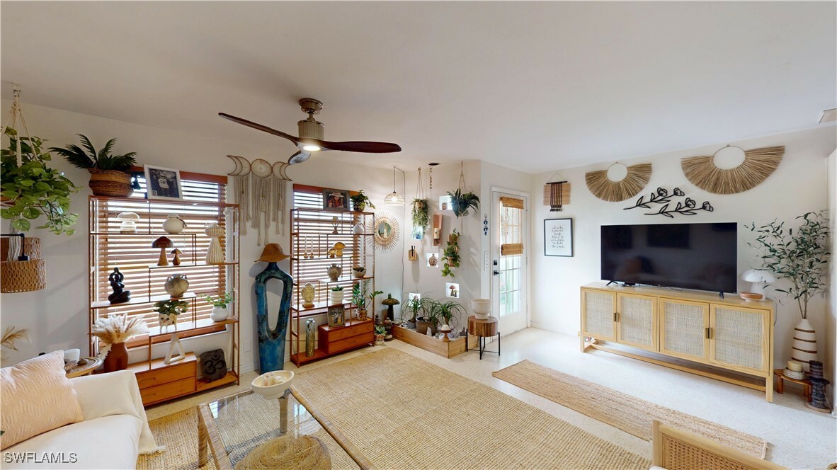 Property Photo:  5216 Versailles Court  FL 33904 