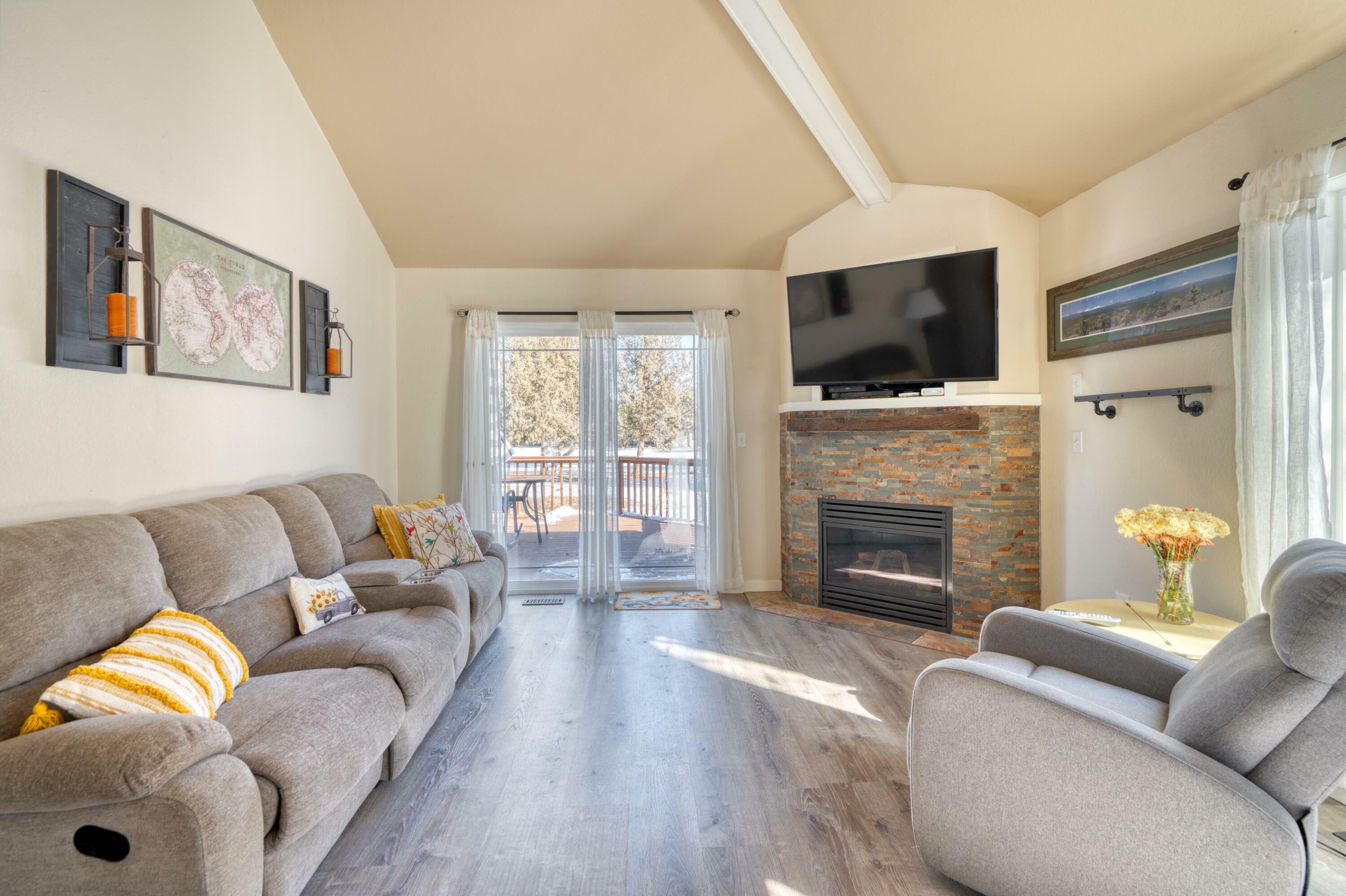 Property Photo: 998 Golden Pheasant Drive OR 97756