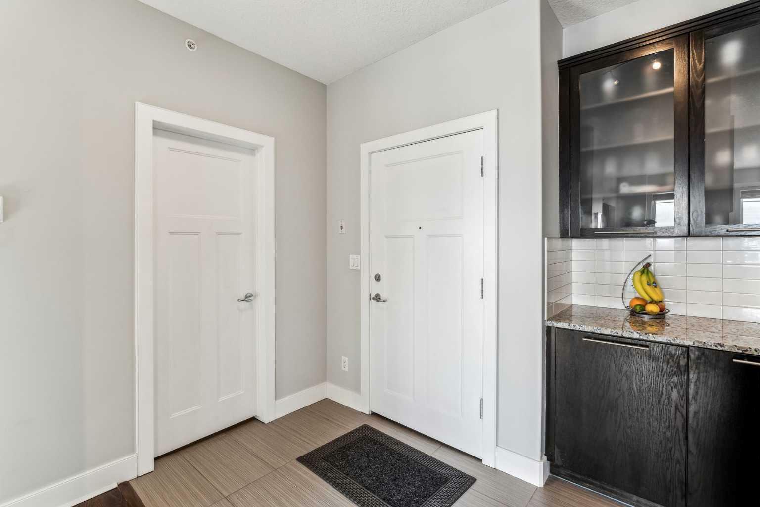 Property Photo: 3410 20 Street SW 515 AB T2T 3Z2