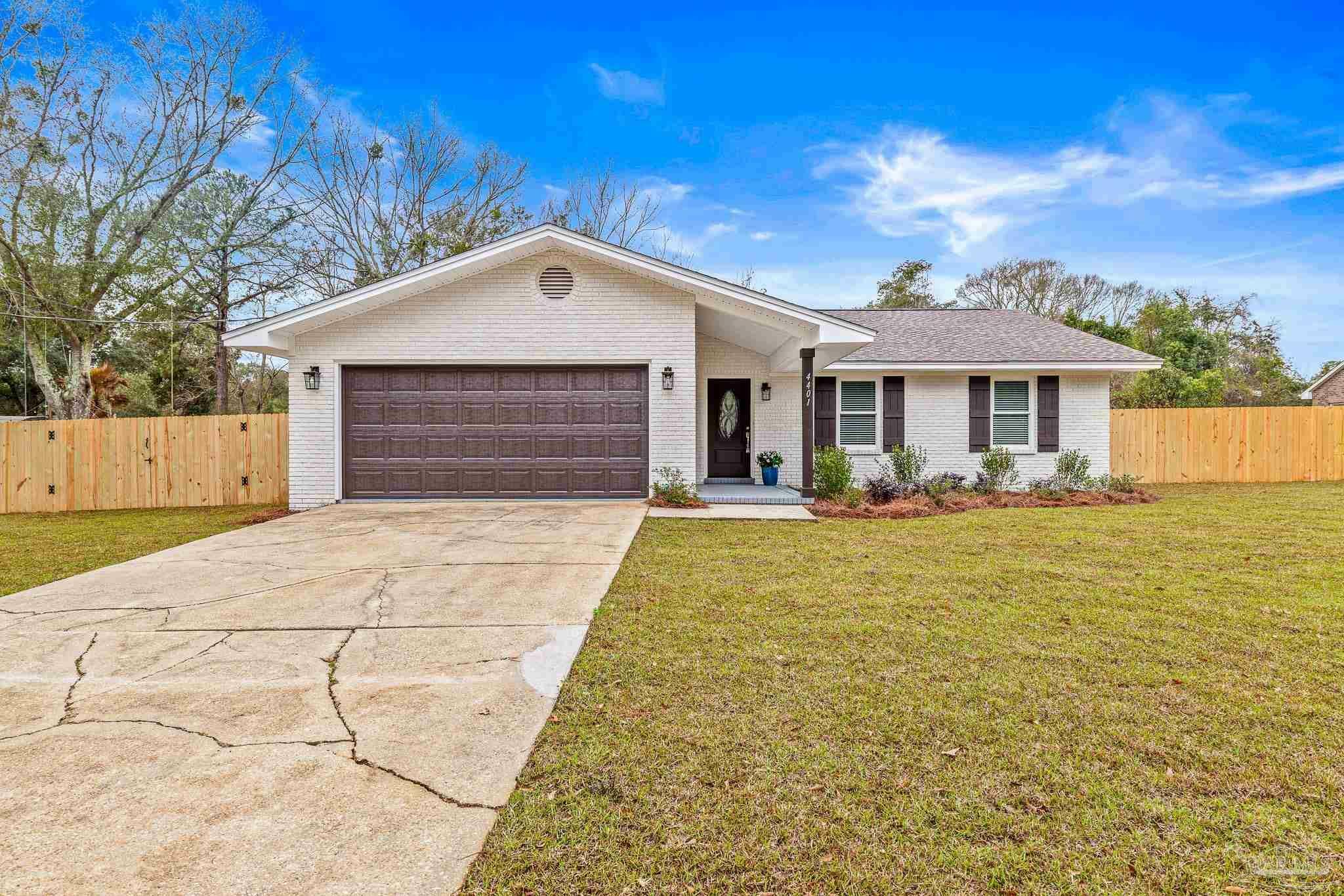 Property Photo:  4401 Pace Ln  FL 32571 