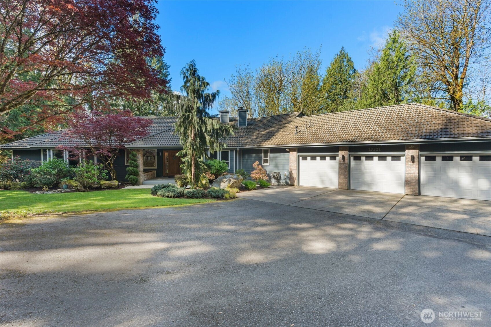 Property Photo: 13321 248th Avenue SE WA 98027