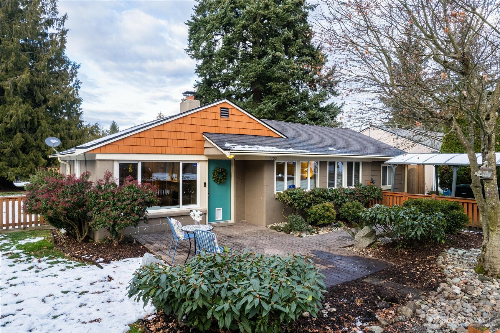 Property Photo:  1302 N 188th Street  WA 98133 