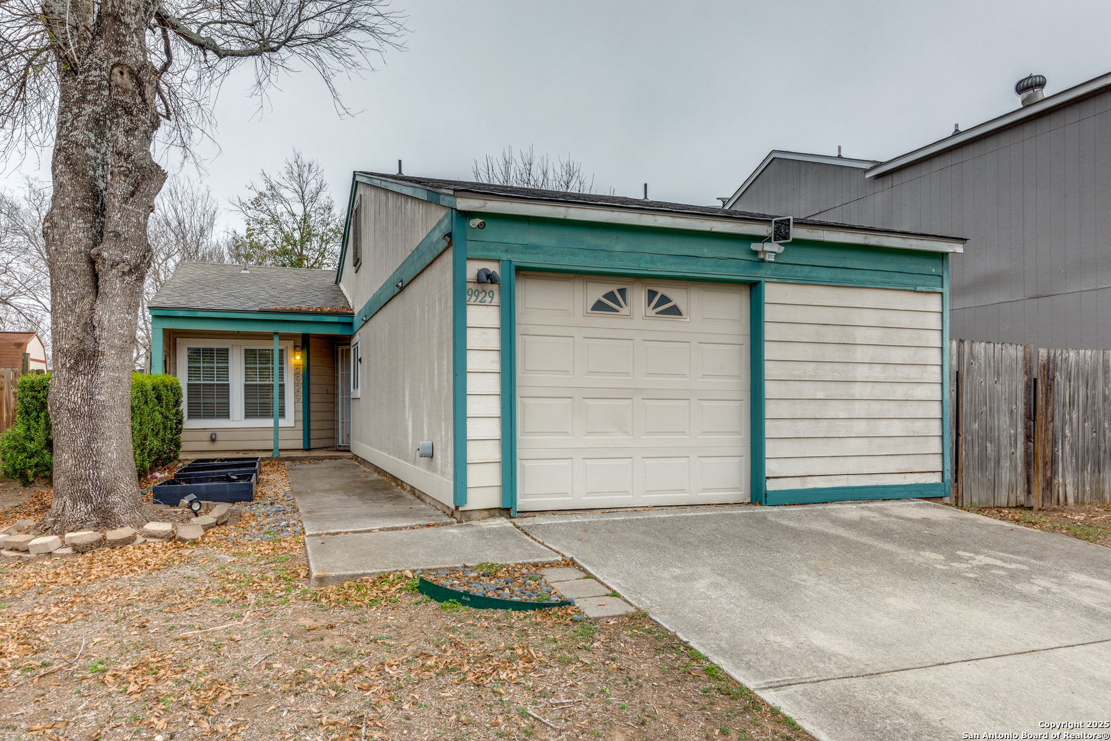 Property Photo:  9929 Village Briar  TX 78250 