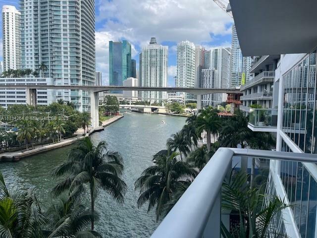 Property Photo: 185 SW 7 St 503 FL 33130