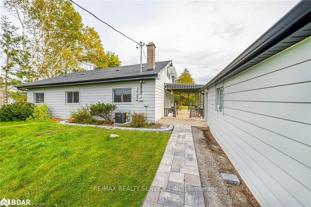 Photo de la propriété:  885 Glen Cedar Dr  ON K9J 6X5 