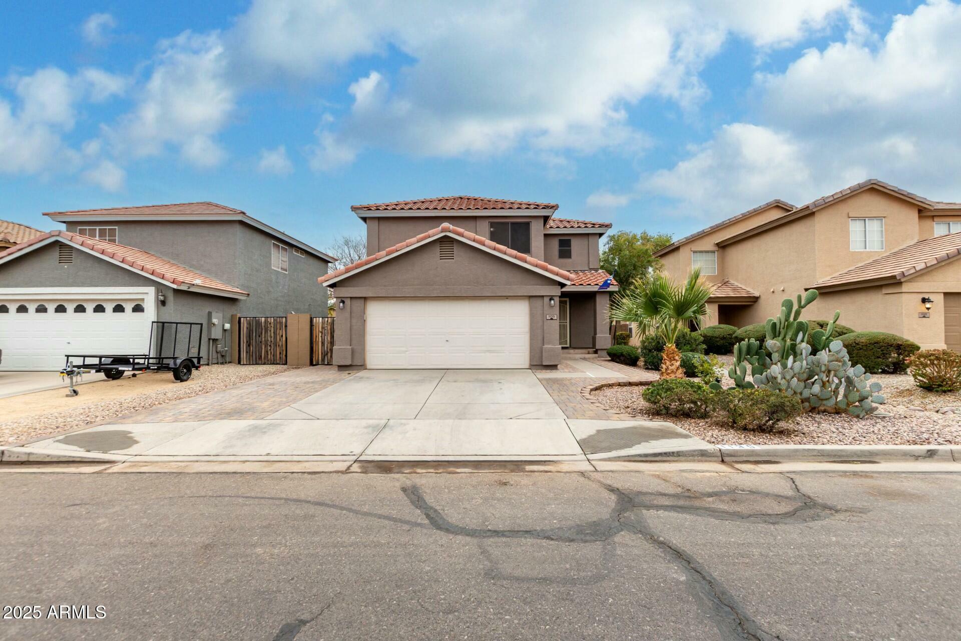 Property Photo: 1135 E Desert Holly Drive AZ 85143