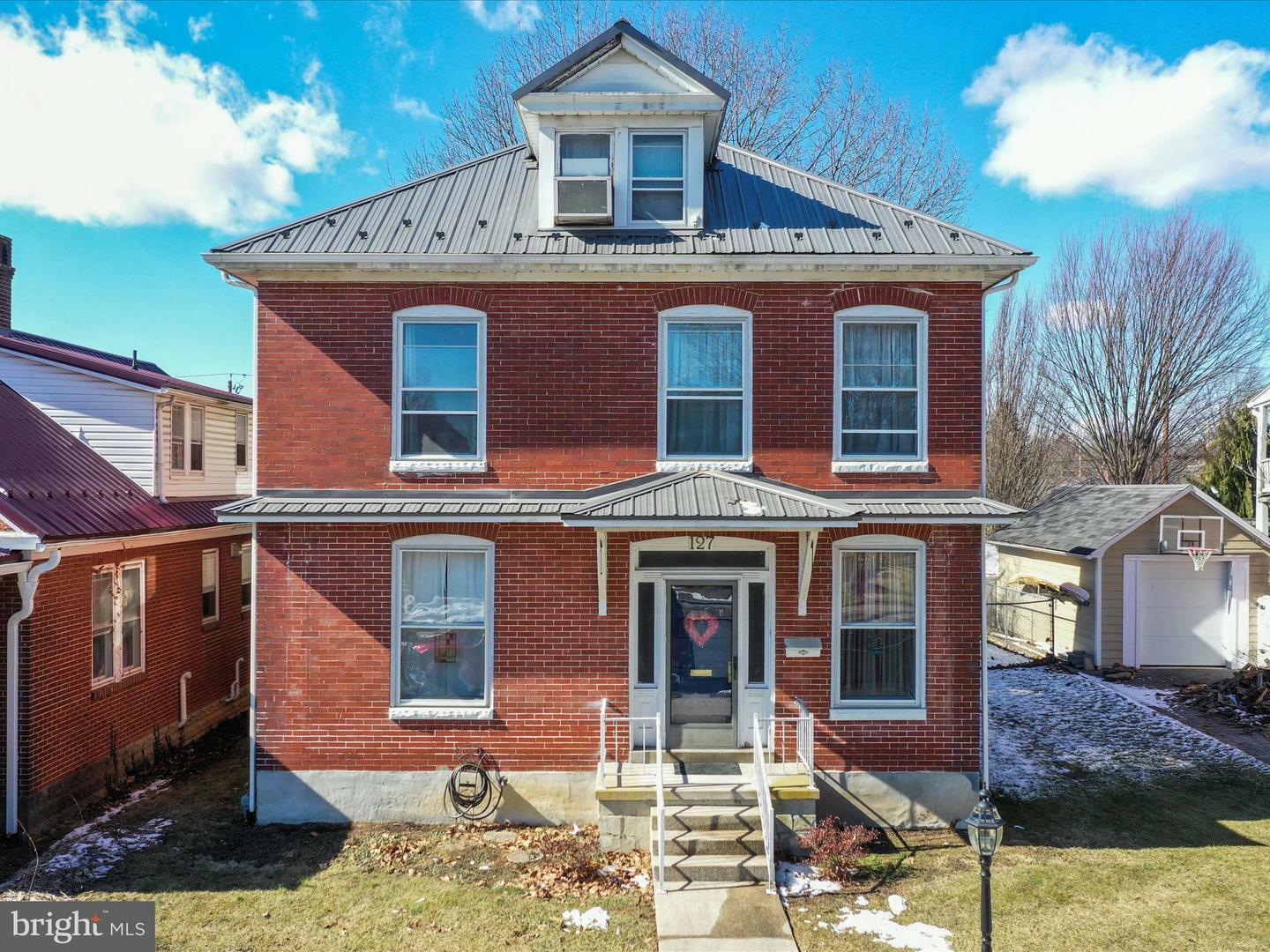 Property Photo:  127 Glen Street  PA 17201 