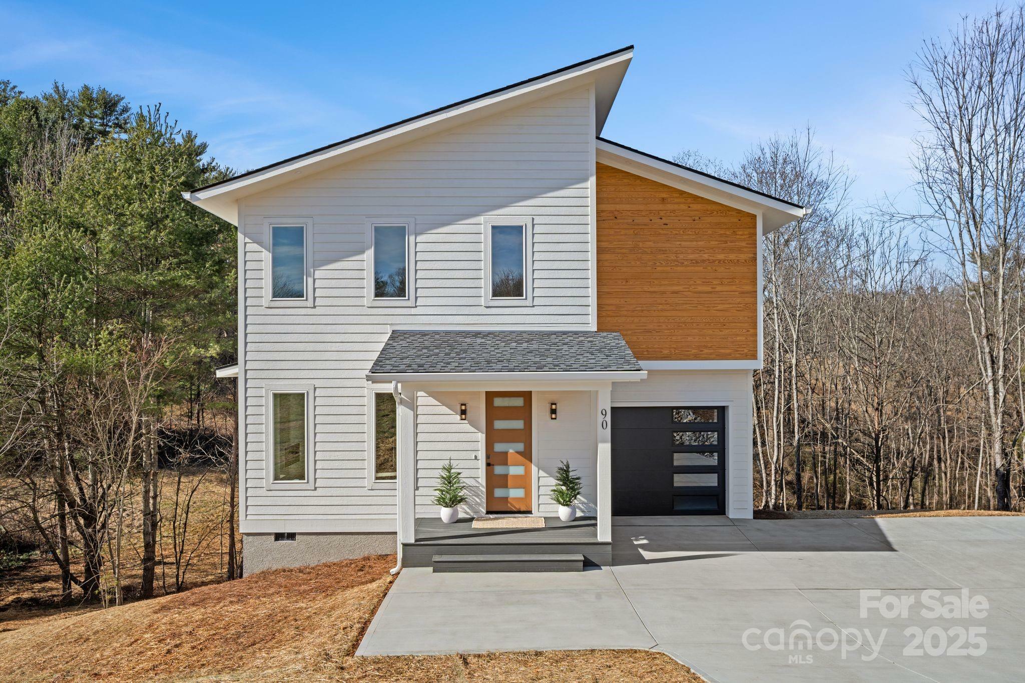 Property Photo: 90 Bear Creek Hills Drive NC 28748