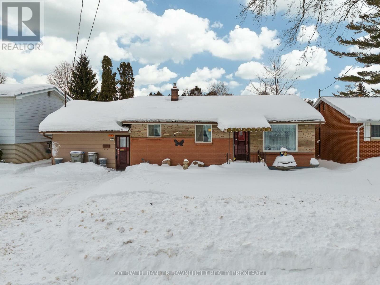 Property Photo:  121 Victoria Street West  ON N0M 1S2 