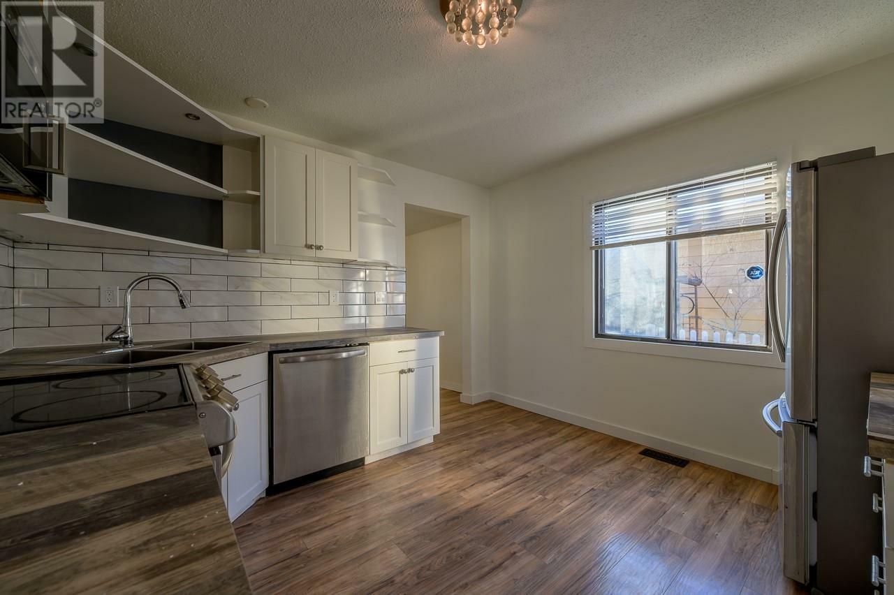 Property Photo:  230 Fairview Avenue  BC V2B 1E9 