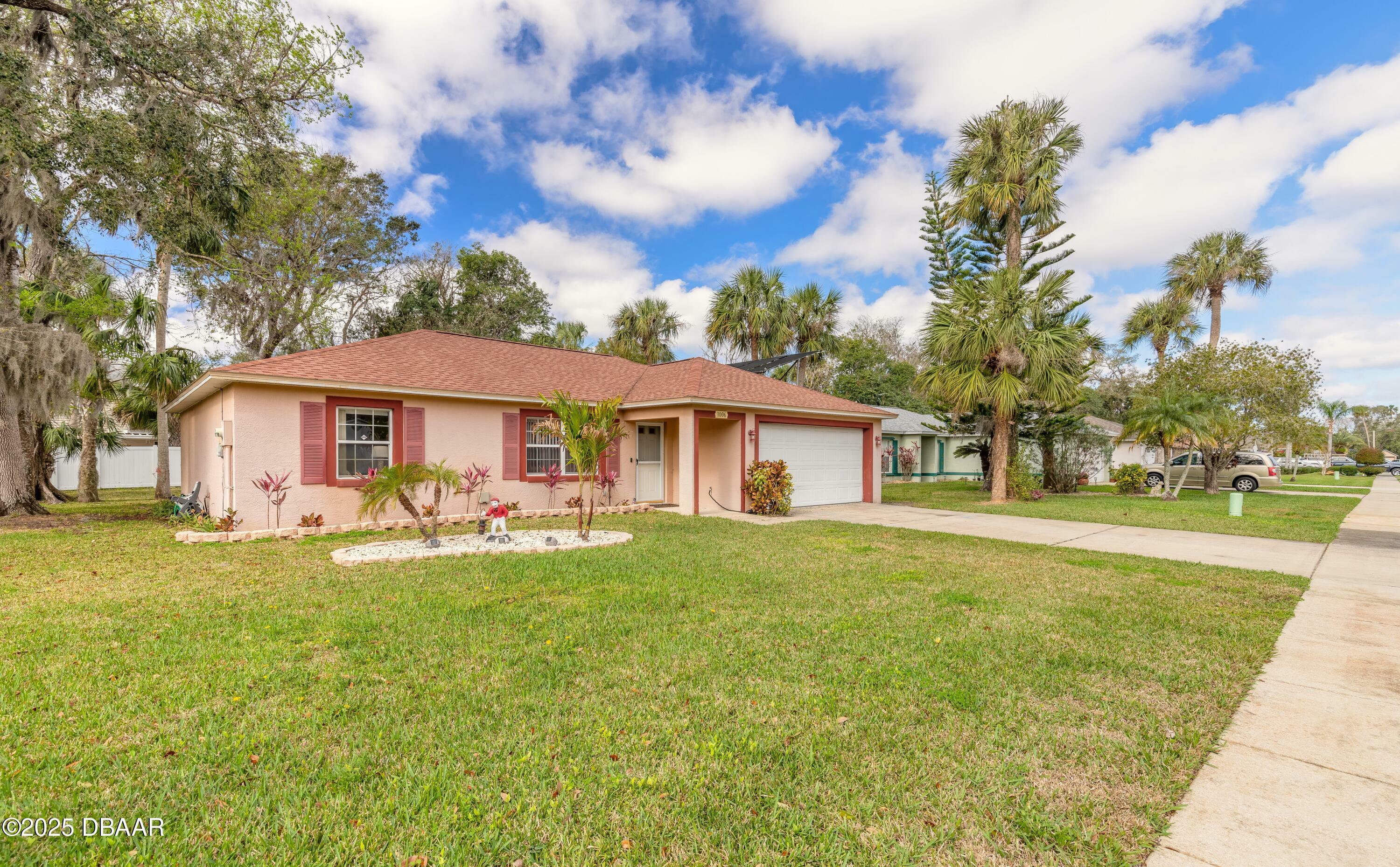 Property Photo:  1006 Great Oaks Drive  FL 32117 