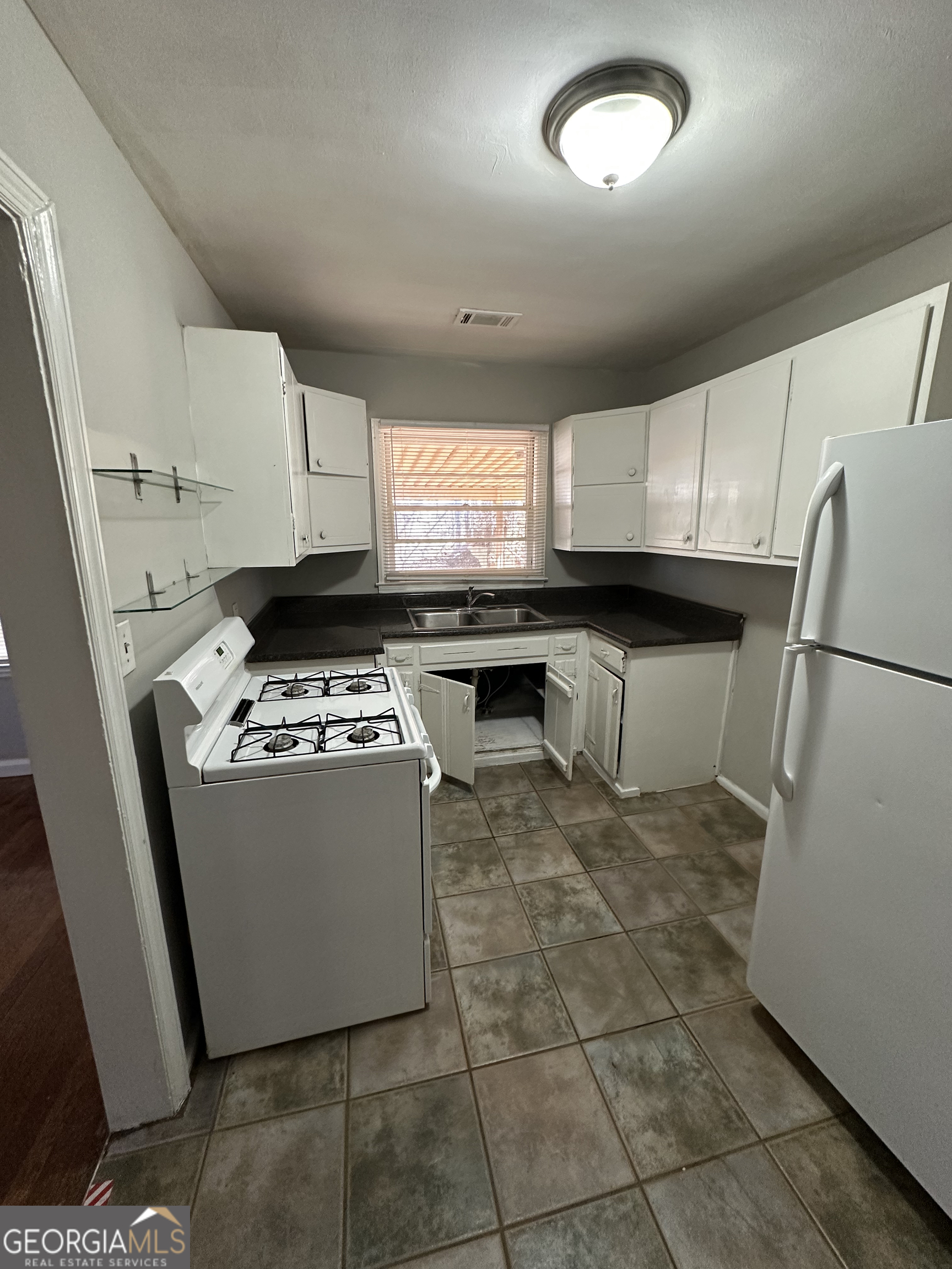 Property Photo: 1686 Valencia Road GA 30032