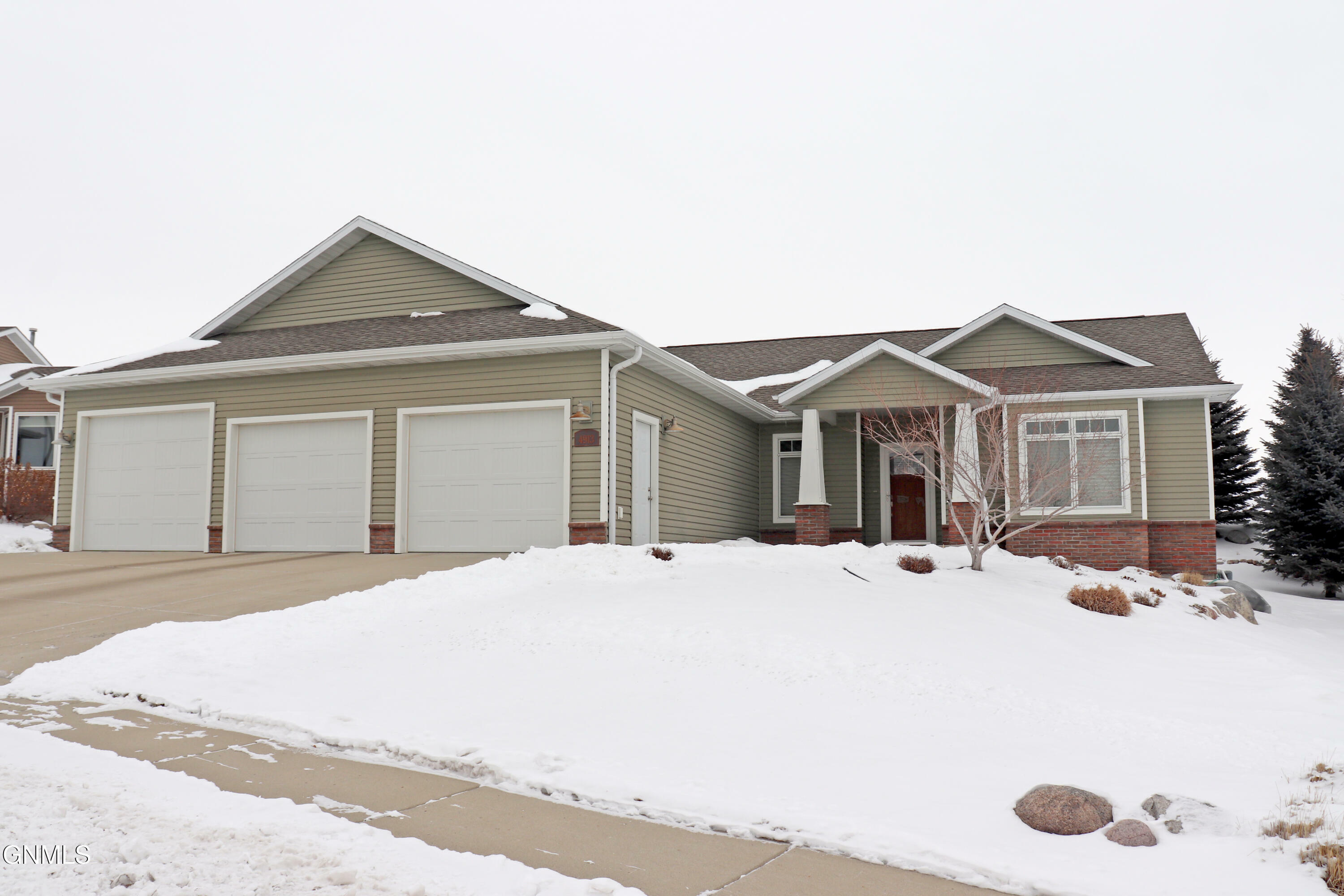 Property Photo:  4913 Golden Wave Drive  ND 58503 