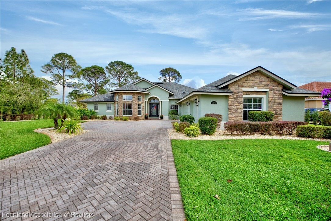 Property Photo:  5008 Magnolia Place  FL 33872 