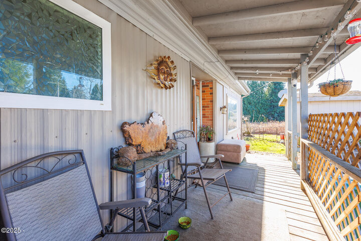 Property Photo:  724 SW Ferry Avenue 17  OR 97380 