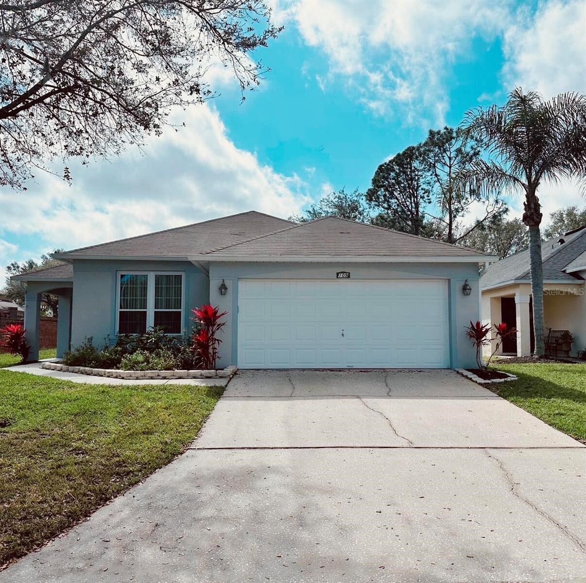 Property Photo:  109 Grosvenor Loop  FL 33897 